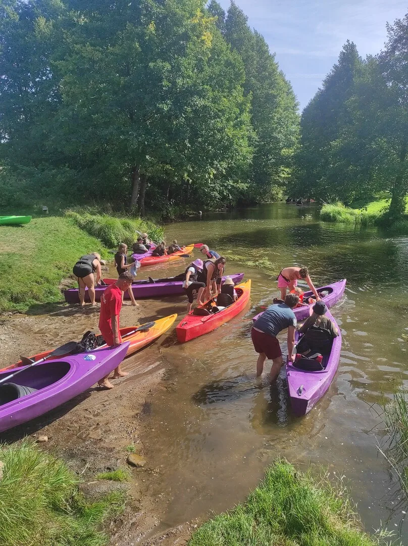 Vaikai mokyklos baidarių žygyje - edukacinė kelionė